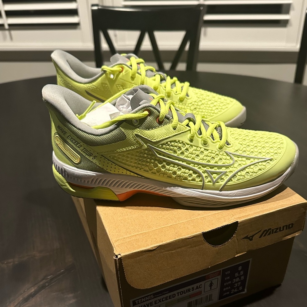 Mizuno Wave Exceed Tour 5 AC - Yellow - Women’s Size 8 - Tennis or Pickleball